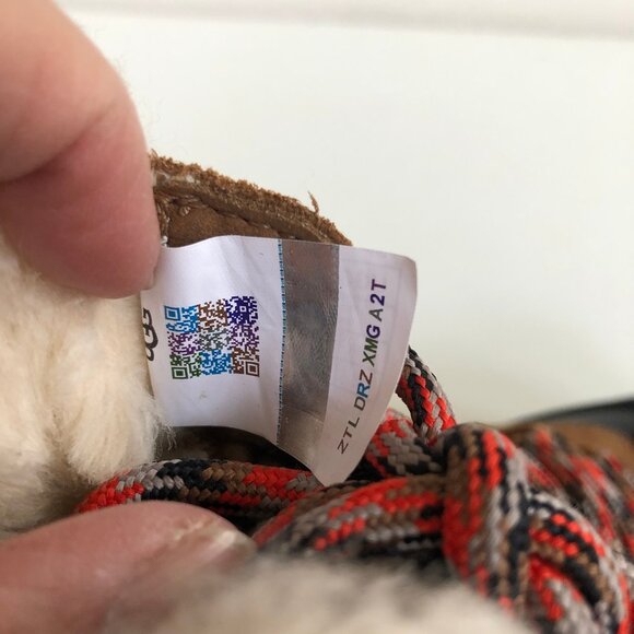 UGG ADIROAM HIKER SHORT CHESTNUT WATERPROOF SHEARLING LINED Boots - Picture 6 of 6